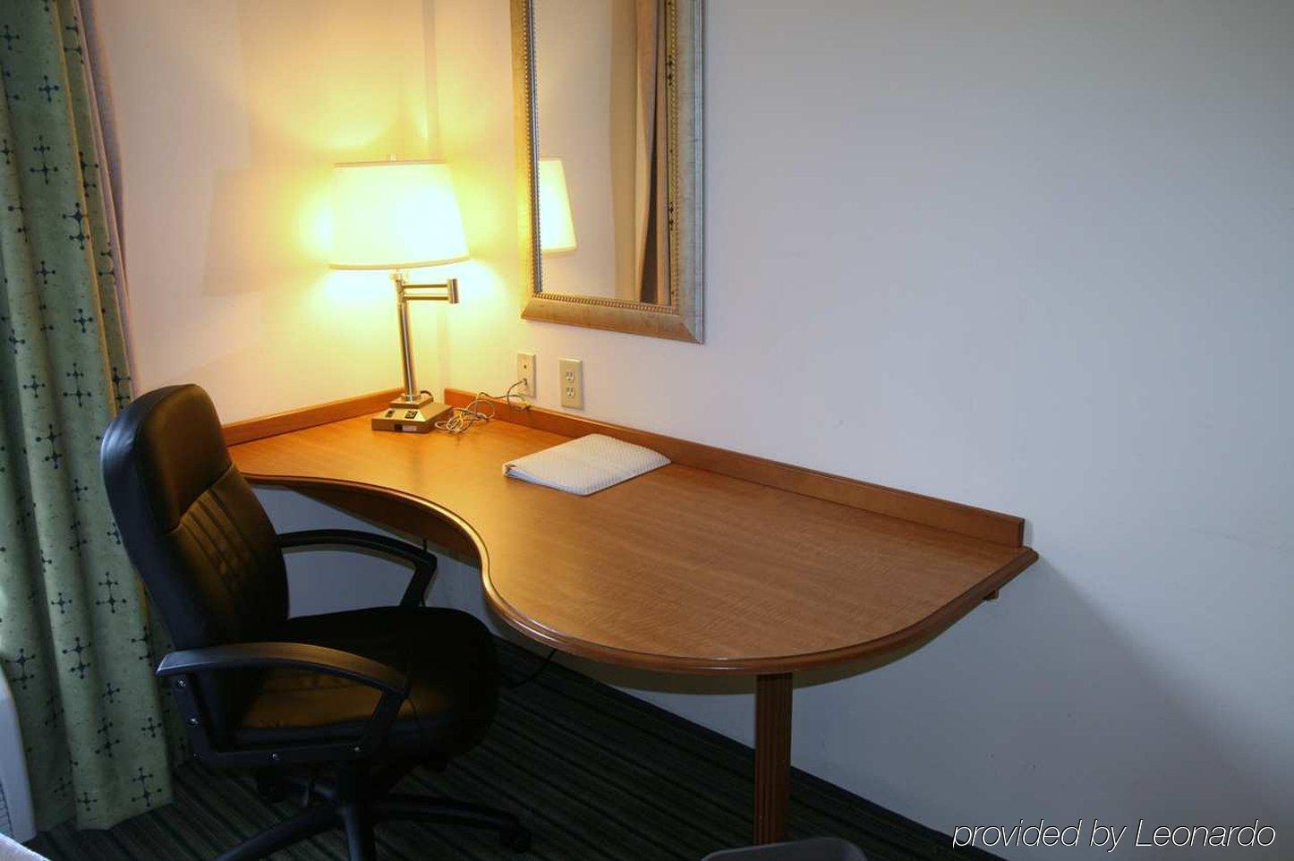 Hampton Inn Birmingham I-65/Lakeshore Drive Room photo